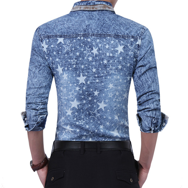 Cămașă bărbătească din denim cu buzunare decorative frontale și imprimeu