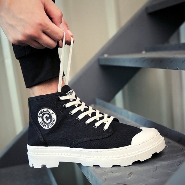 Σύγχρονα αντρικά πάνινα παπούτσια με παχιά χοντρά πέλματα σε δύο μοντέλα