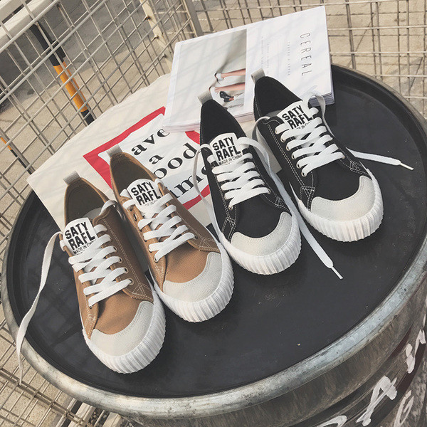 Adidași bărbați de primăvară-vară cu inscripție în mai multe culori, potriviți pentru utilizarea de zi cu zi