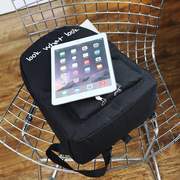 Rucsac casual dama cu aplicatie cu inscriptie alb, negru si verde