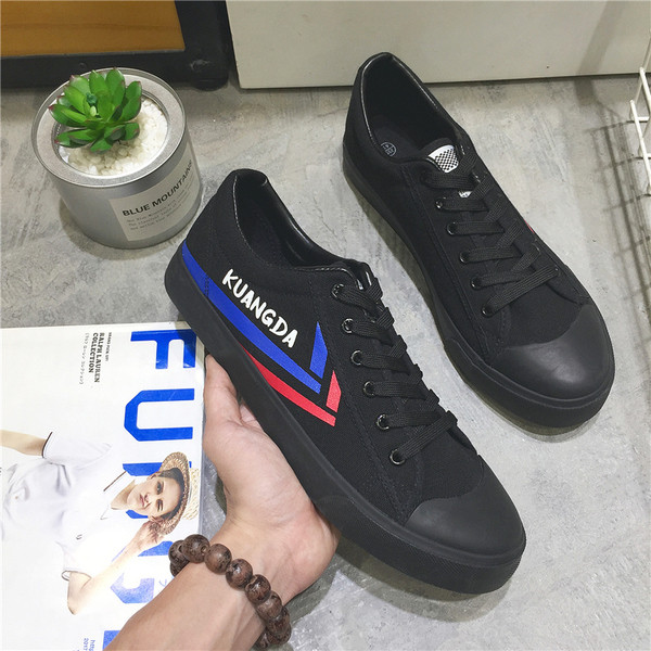 Tenisi casual barbatesti cu elemente laterale colorate