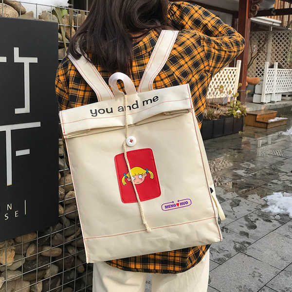 Interesant tip geanta rucsac dama cu aplicatii si inscriptionare alb, galben si negru