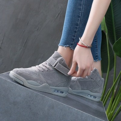 Tenisi inalti de dama cu cravate in mai multe culori