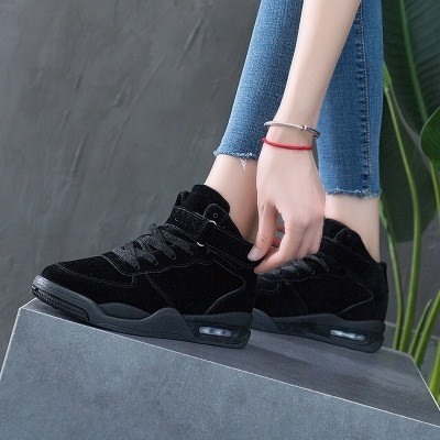 Tenisi inalti de dama cu cravate in mai multe culori