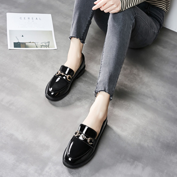 Pantofi eleganti din piele lacuita cu catarama aurie/argintie pentru doamne