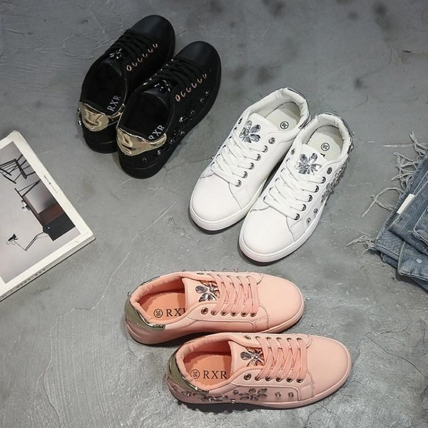 Adidași de damă pe talpă plată cu pietre decorative