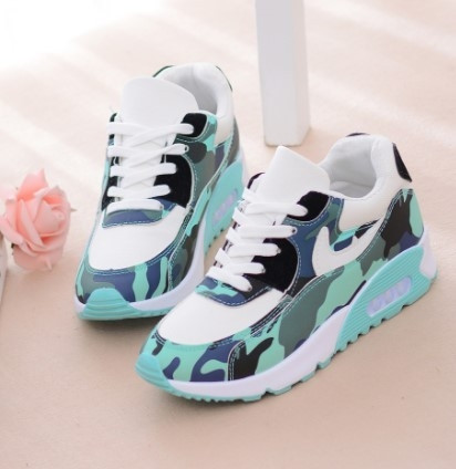 Adidași de damă cu model de camuflaj