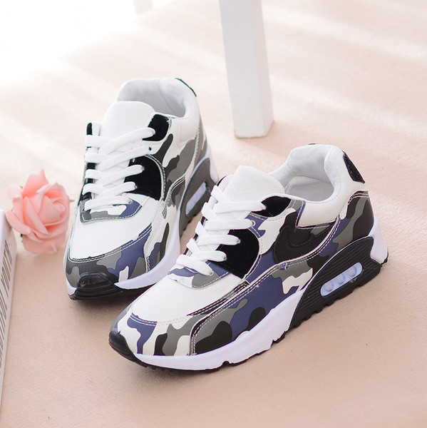 Adidași de damă cu model de camuflaj