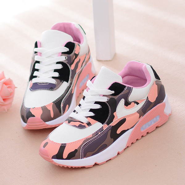 Adidași de damă cu model de camuflaj