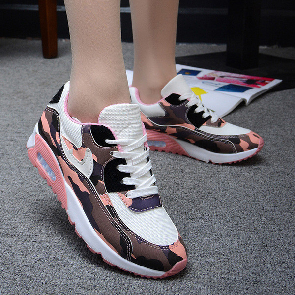 Adidași de damă cu model de camuflaj