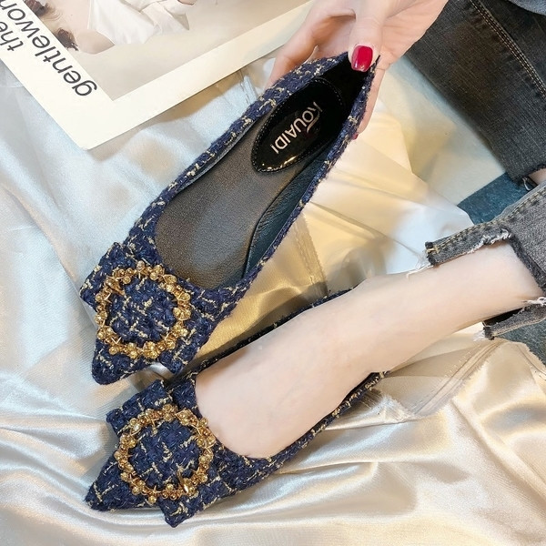 Pantofi casual din pânză ascuțiți, cu o panglică mare și o cataramă metalică în două culori