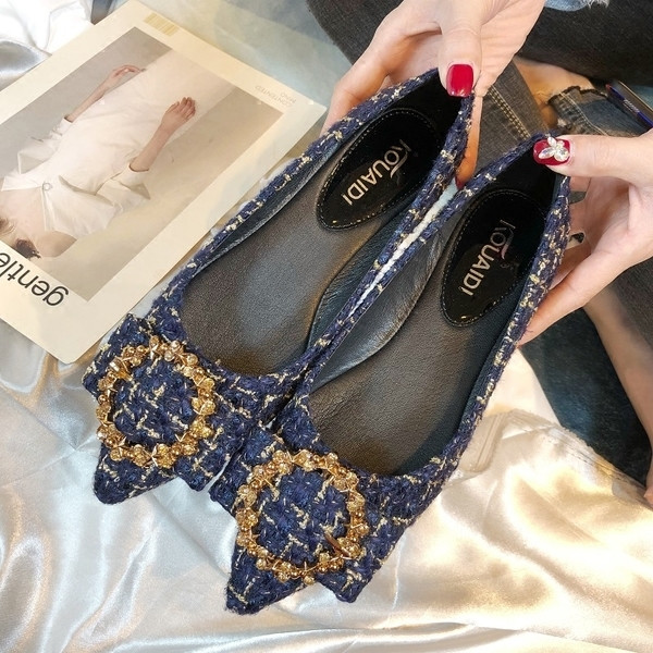 Pantofi casual din pânză ascuțiți, cu o panglică mare și o cataramă metalică în două culori