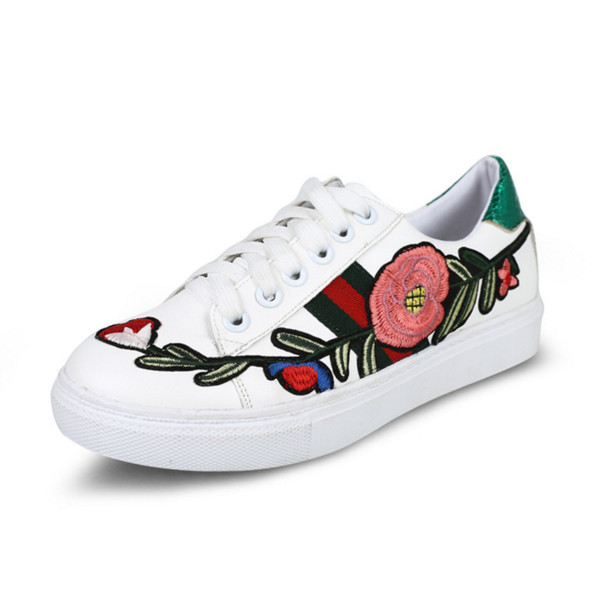 Adidasi moderni de dama cu broderie in motiv floral