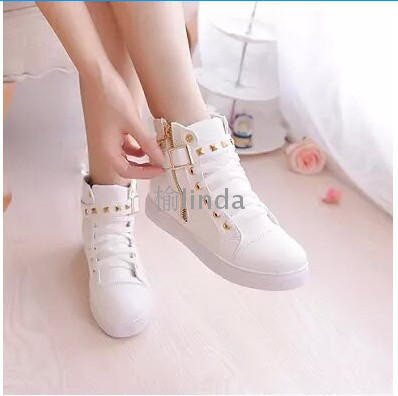 Γυναικεία πάνινα παπούτσια με ζώνη γύρω από τον αστράγαλο και το φερμουάρ σε floral δικαίωμα