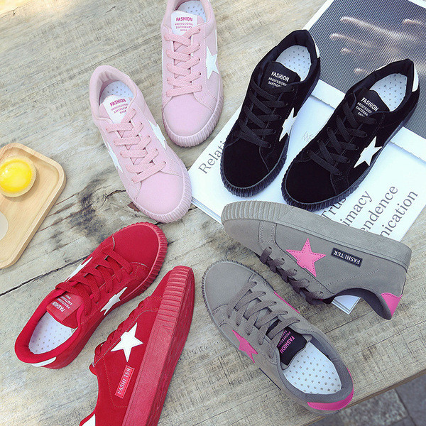 Tenisi dama pe talpa plata in mai multe culori cu imprimeu