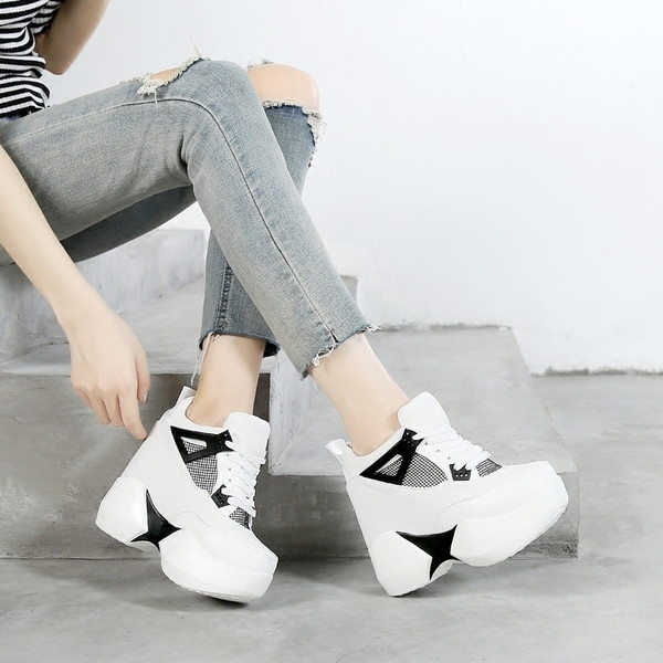 Γυναικεία καλοκαιρινά πάνινα παπούτσια σε διάφορα μοντέλα σε διάφορα χρώματα