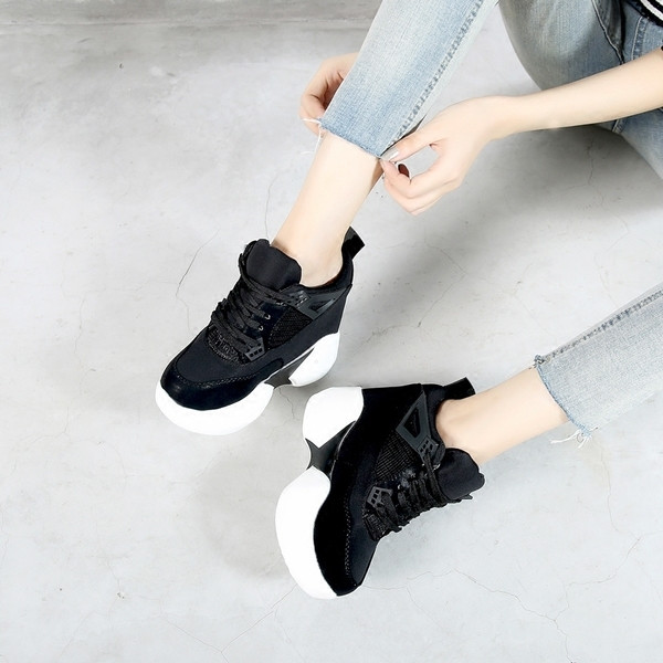 Γυναικεία καλοκαιρινά πάνινα παπούτσια σε διάφορα μοντέλα σε διάφορα χρώματα