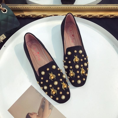 Pantofi de dama actuali din piele intoarsa in doua modele cu decor metalic bogat