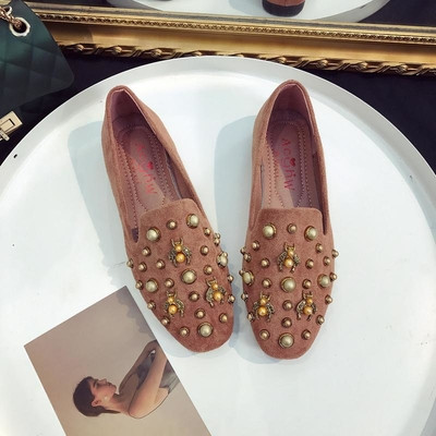 Pantofi de dama actuali din piele intoarsa in doua modele cu decor metalic bogat