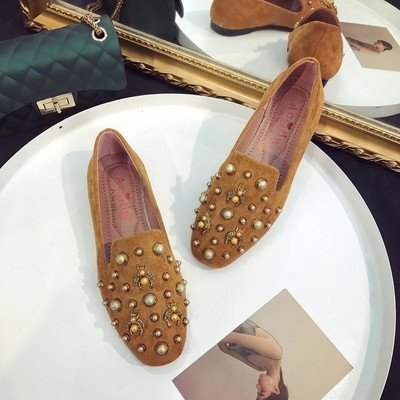 Pantofi de dama actuali din piele intoarsa in doua modele cu decor metalic bogat