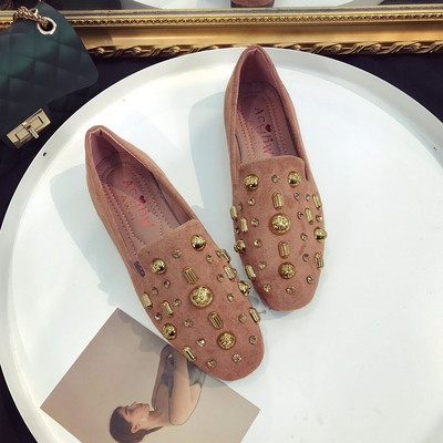 Pantofi de dama actuali din piele intoarsa in doua modele cu decor metalic bogat