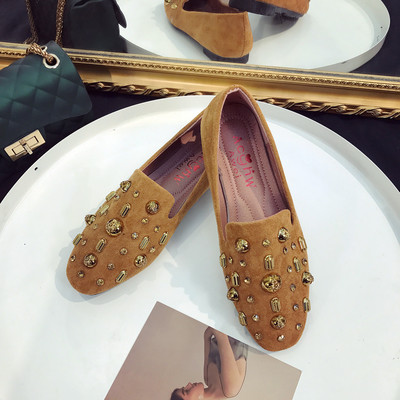 Pantofi de dama actuali din piele intoarsa in doua modele cu decor metalic bogat