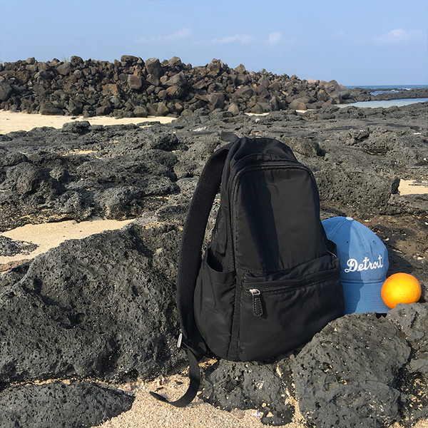 Rucsac de damă potrivit pentru călătorii în negru