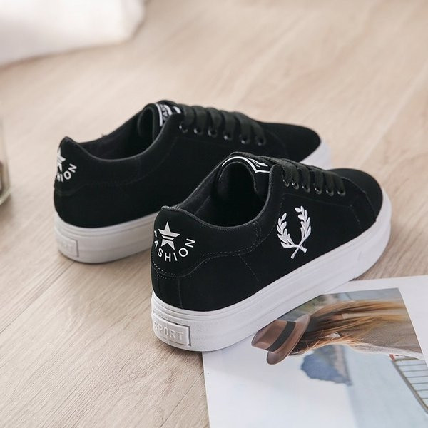 Tenisi dama pe talpa plata in mai multe culori cu broderie