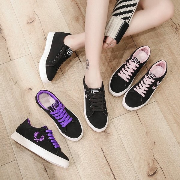 Tenisi dama pe talpa plata in mai multe culori cu broderie