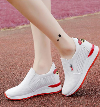 Дамски маратонки от еко кожа в три цвята с бродерия