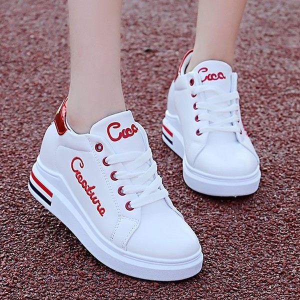 Adidași eleganti de damă în alb, cu inscripție brodată colorată