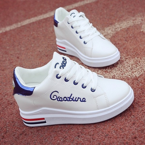 Adidași eleganti de damă în alb, cu inscripție brodată colorată