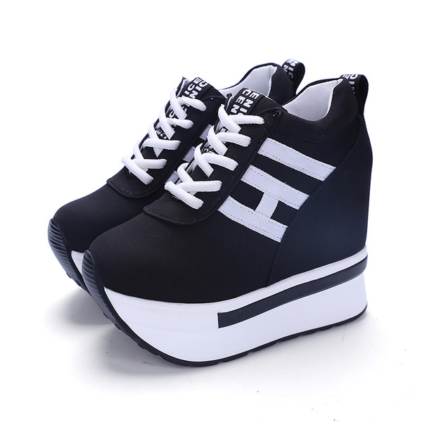 Adidasi eleganti de dama in doua modele cu talpa inalta si joasa si benzi laterale colorate element si imprimeu