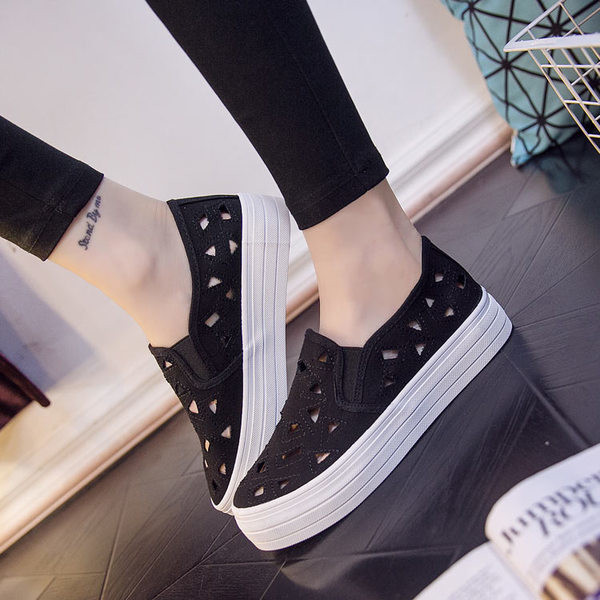 Tenisi de vară de damă în alb-negru cu elemente decupate