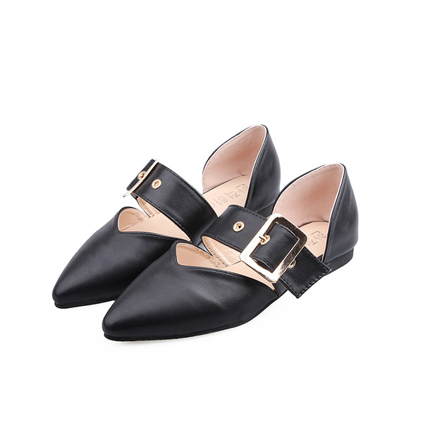 Pantofi actuali din piele ecologică ascuțiți, cu cataramă mare din metal