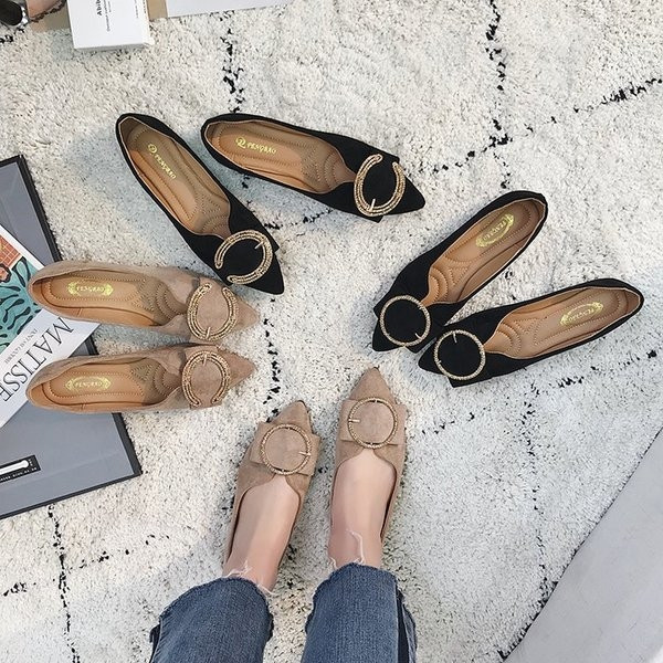 Pantofi moderni de dama ascutit in doua modele cu decor metalic