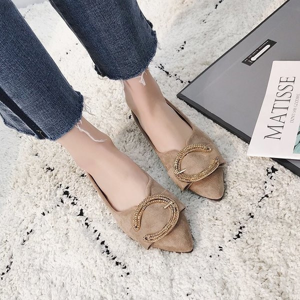 Pantofi moderni de dama ascutit in doua modele cu decor metalic