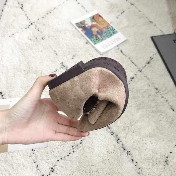 Pantofi moderni de dama ascutit in doua modele cu decor metalic