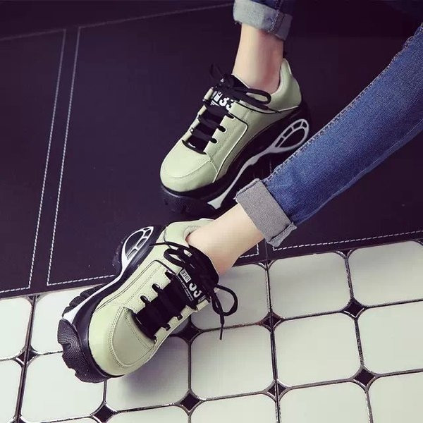 Tenisi de dama in doua culori cu talpa inalta aspra