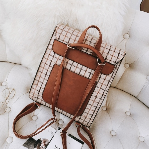Rucsac elegant de damă în carouri pătrate cu ciucuri în negru și maro