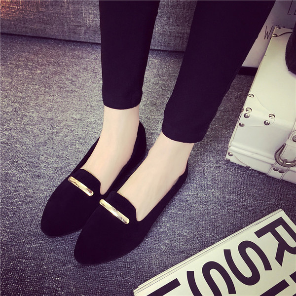 Pantofi de dama din piele intoarsa usor ascutita cu element metalic in mai multe culori