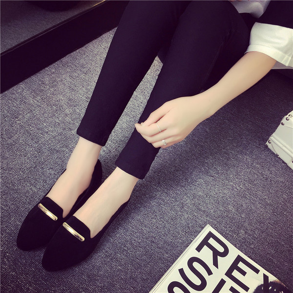 Pantofi de dama din piele intoarsa usor ascutita cu element metalic in mai multe culori