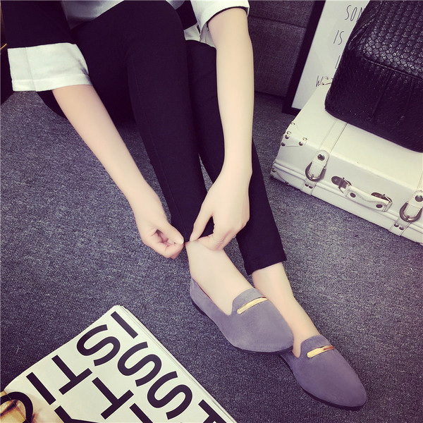 Pantofi de dama din piele intoarsa usor ascutita cu element metalic in mai multe culori