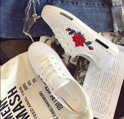 Γυναικεία  πάνινα παπούτσια με κεντήματα σε floral μοτίβο