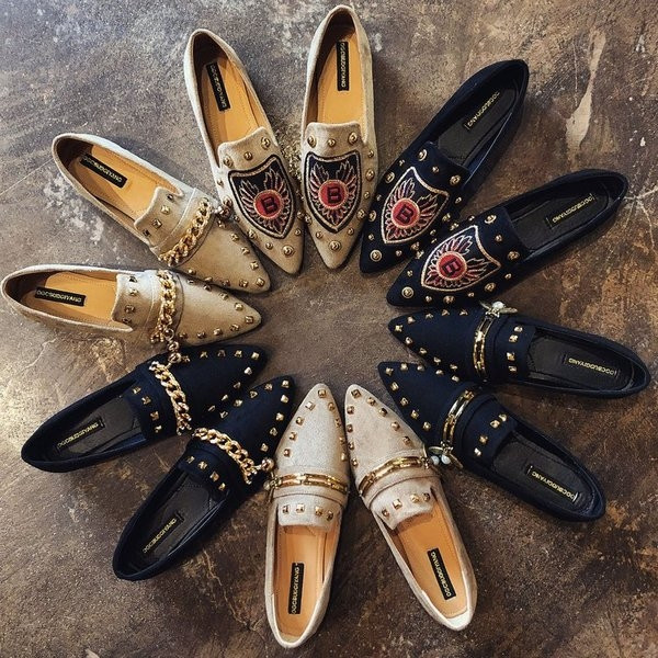 Pantofi dama din piele intoarsa in trei modele - cu decor metalic, nituri si imprimeu