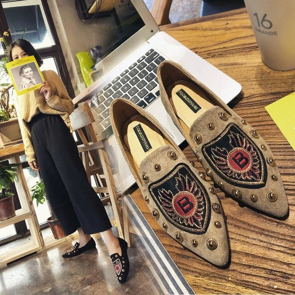 Pantofi dama din piele intoarsa in trei modele - cu decor metalic, nituri si imprimeu