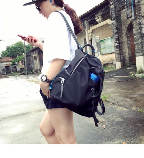 Rucsac de damă cu buzunare laterale de culoare neagră