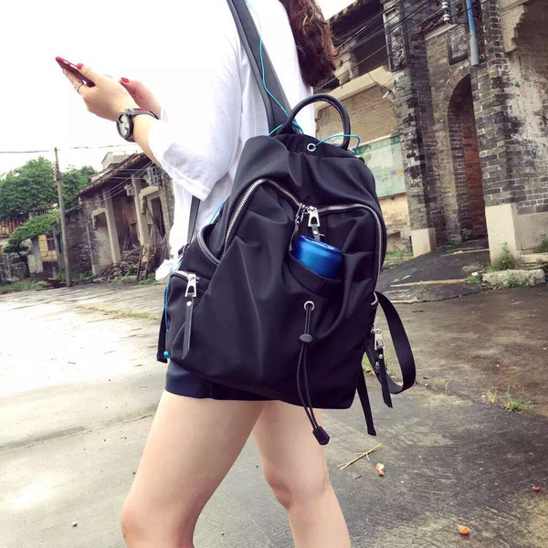 Rucsac de damă cu buzunare laterale de culoare neagră