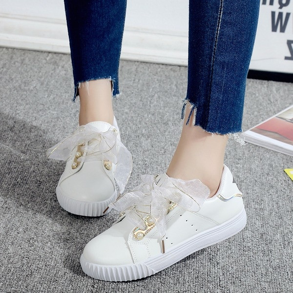 Adidași eleganti de damă cu legături din dantelă în alb-negru