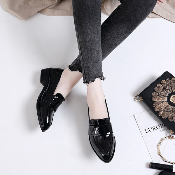 Pantofi eleganti din piele lacuita cu talpa groasa pentru doamne in negru